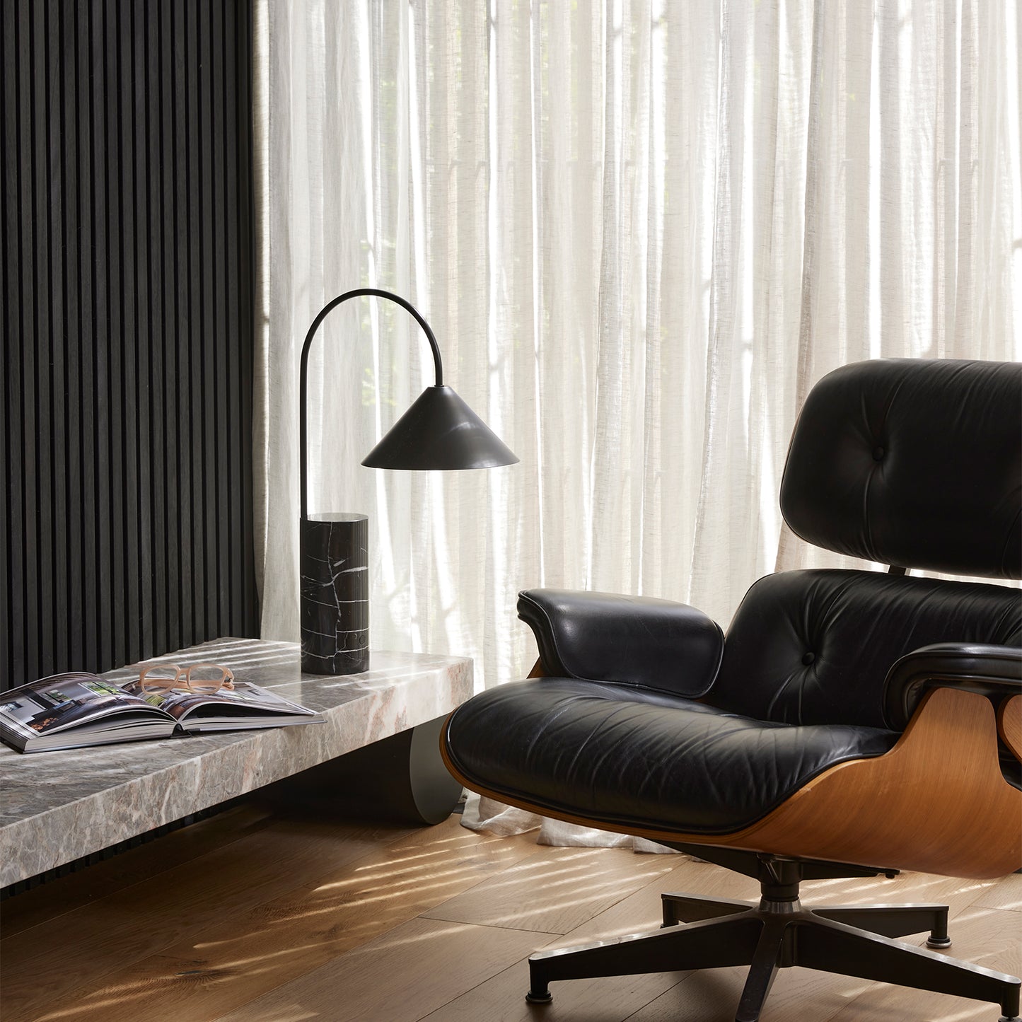 Arcus Black Table Lamp